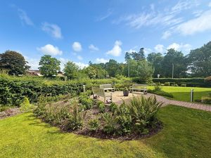 Photo 27- click for photo gallery